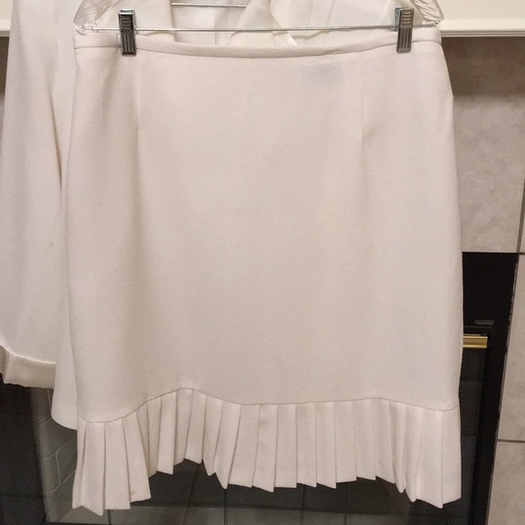 White dress suite - Picture 5 of 8